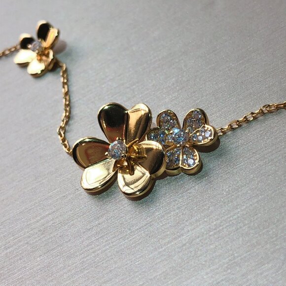 Excellent Used Condition VCA Bracelet - Picture 5 of 9